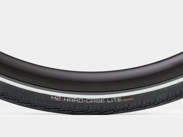 Bontrager H2 Hard-Case Lite hybriddäck med reflex